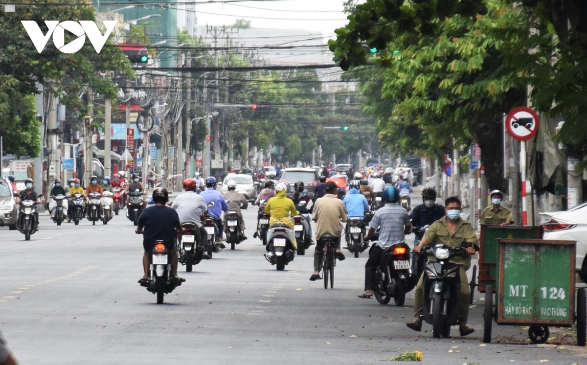 phu yen ap dung chi thi 16 nhung nhieu nguoi dan van ra duong khi khong can thiet hinh anh 1