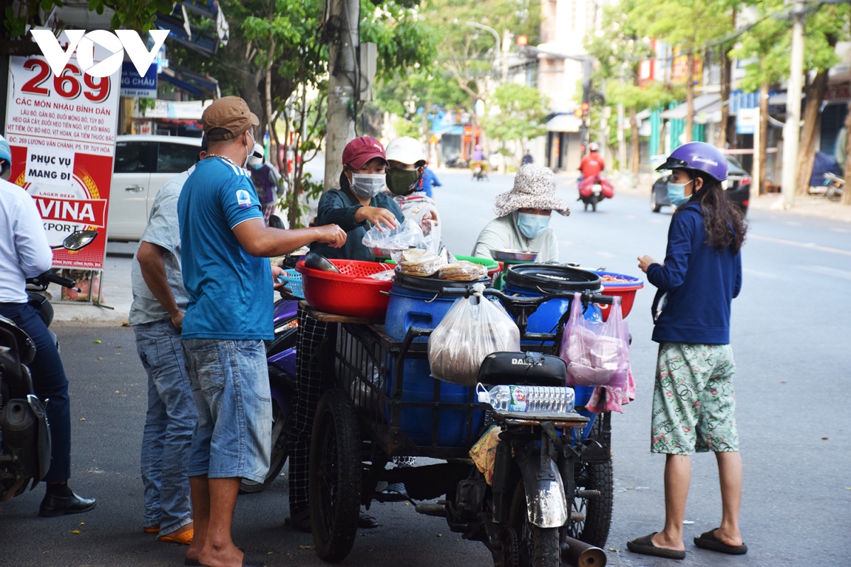 chum anh dich lay lan nhanh, duong pho tuy hoa phu yen vang nguoi hinh anh 8