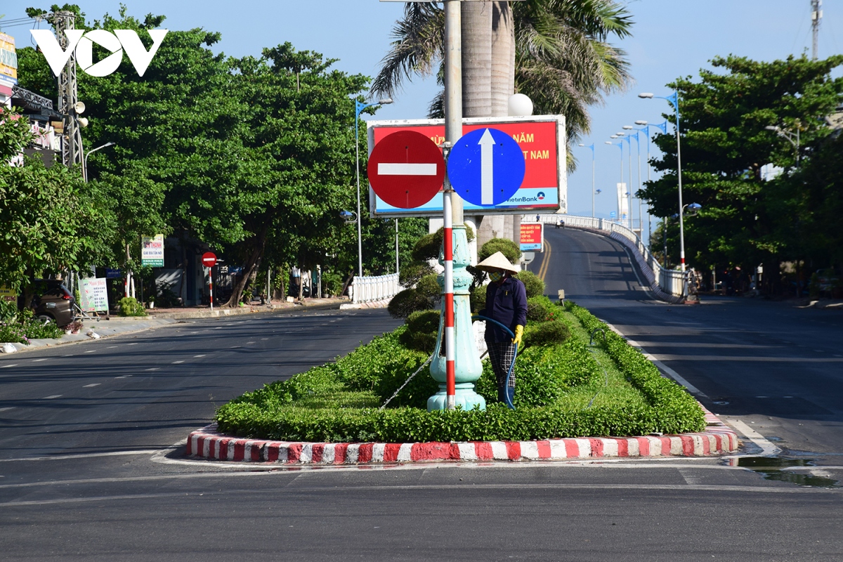 chum anh dich lay lan nhanh, duong pho tuy hoa phu yen vang nguoi hinh anh 2