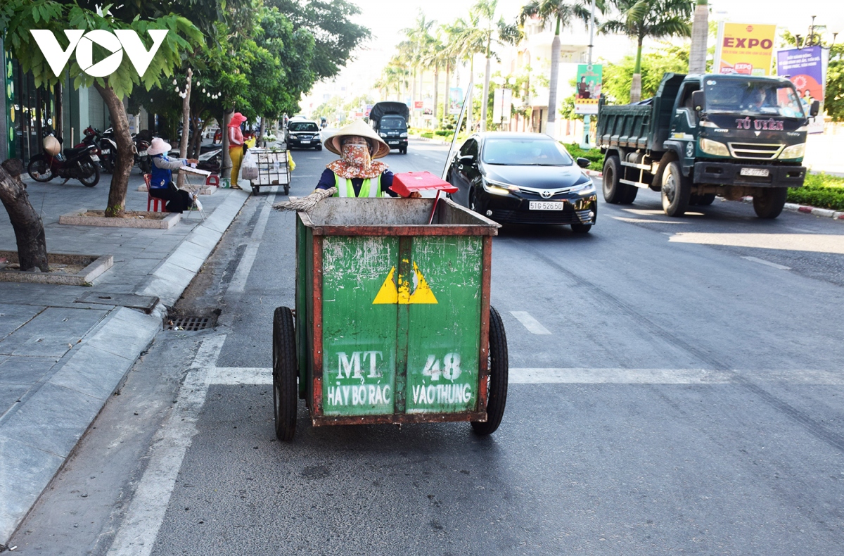 chum anh dich lay lan nhanh, duong pho tuy hoa phu yen vang nguoi hinh anh 4