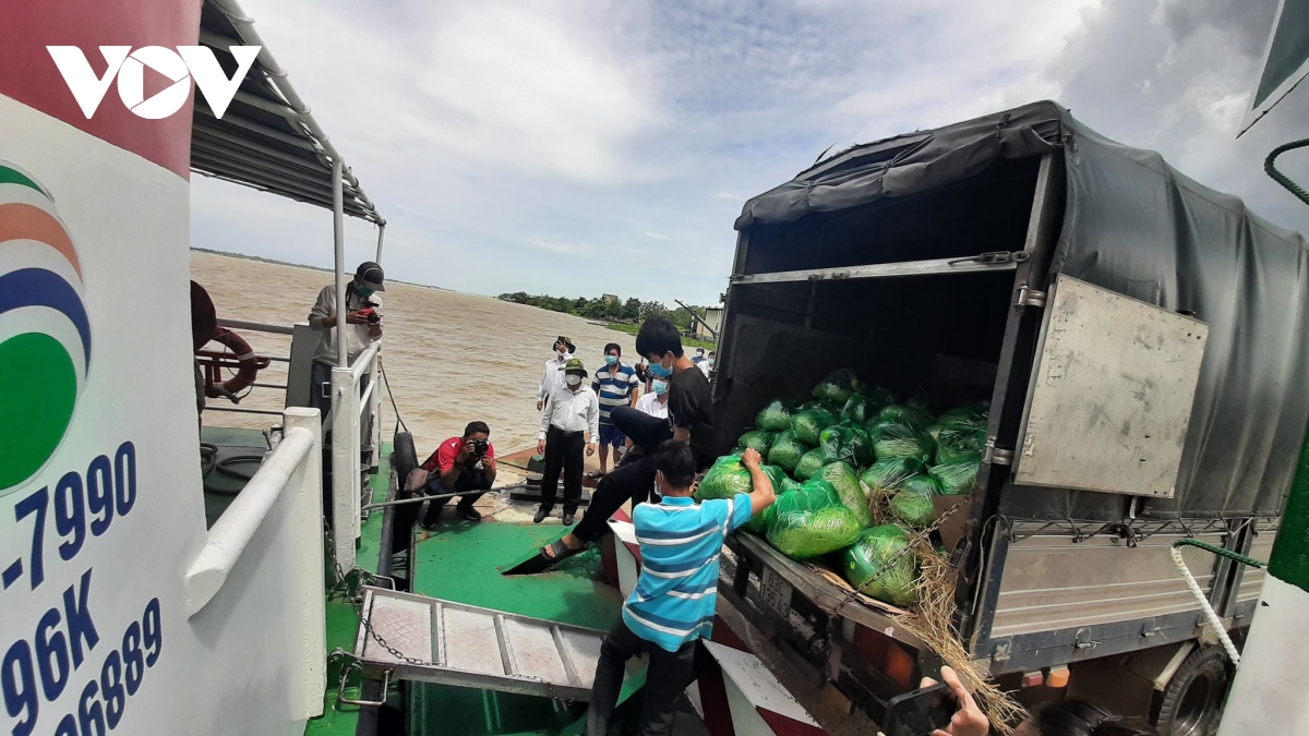 tien giang khoi dong chuyen tau luong xanh dua nong san ve tp.hcm hinh anh 3