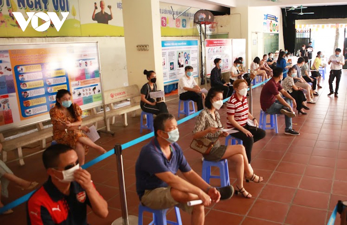 ha noi bat dau chien dich tiem vaccine cho nguoi dan tren dia ban hinh anh 1