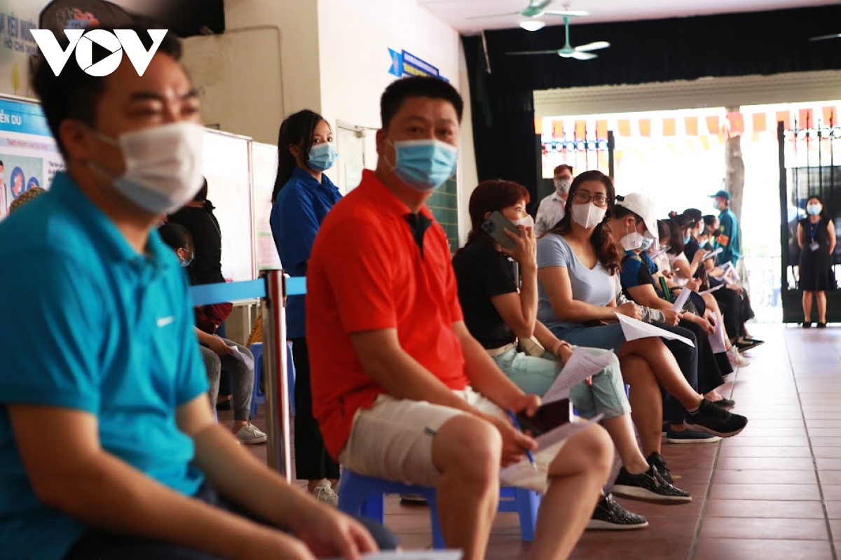 ha noi bat dau chien dich tiem vaccine cho nguoi dan tren dia ban hinh anh 2