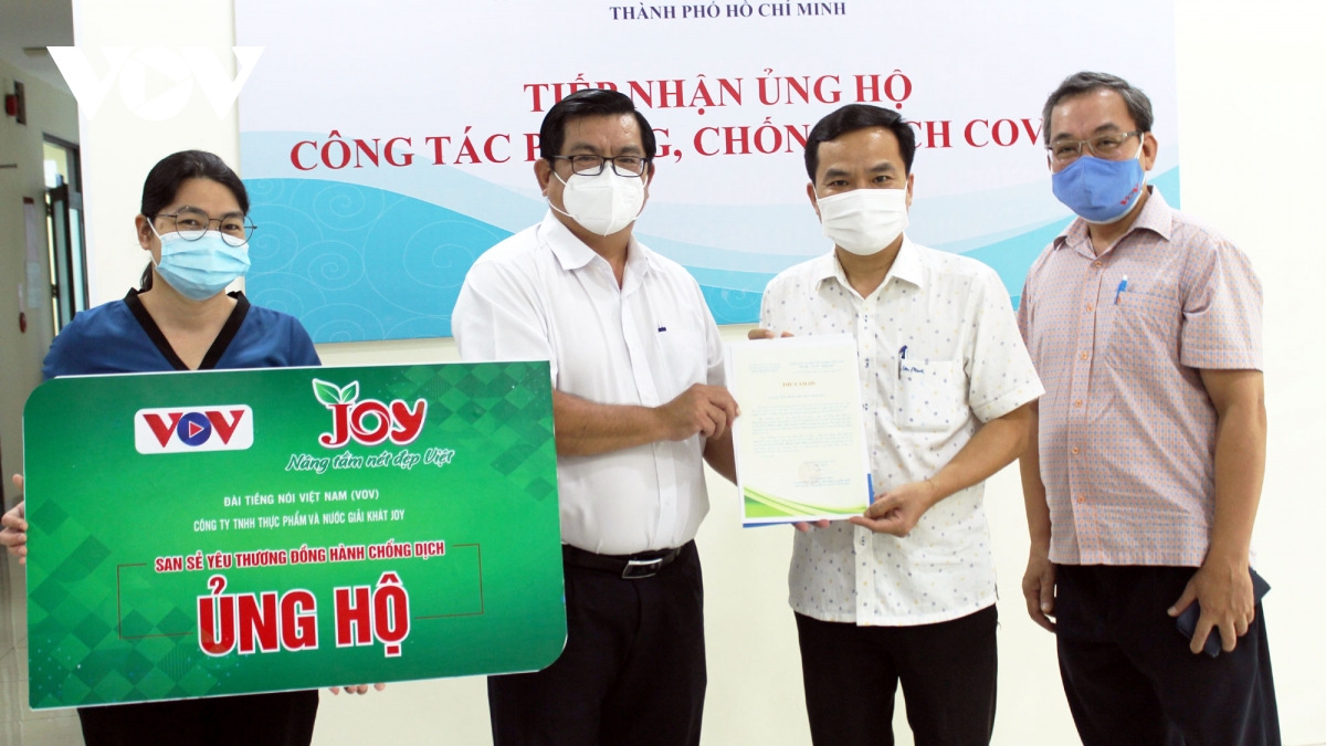 VOV trao quà ủng hộ TP.HCM phòng chống dịch Covid-19