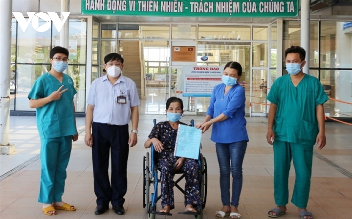more than 2,800 covid-19 patients in hcm city discharged from hospital picture 1