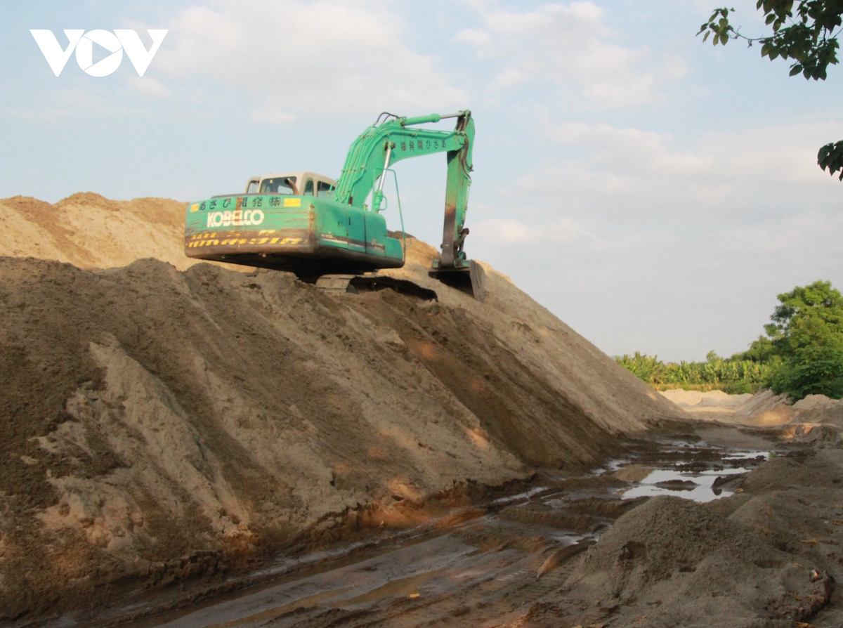 Bát nháo tình trạng khai thác, tập kết cát, sỏi trái phép ở Yên Bái