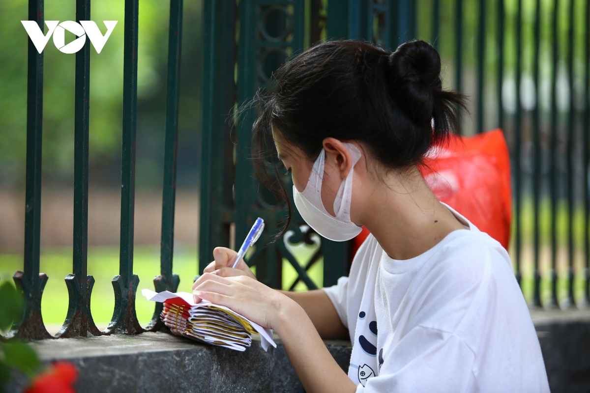 si tu ha noi den van mieu vai vong cau may truoc ky thi cuoi cap quan trong hinh anh 12