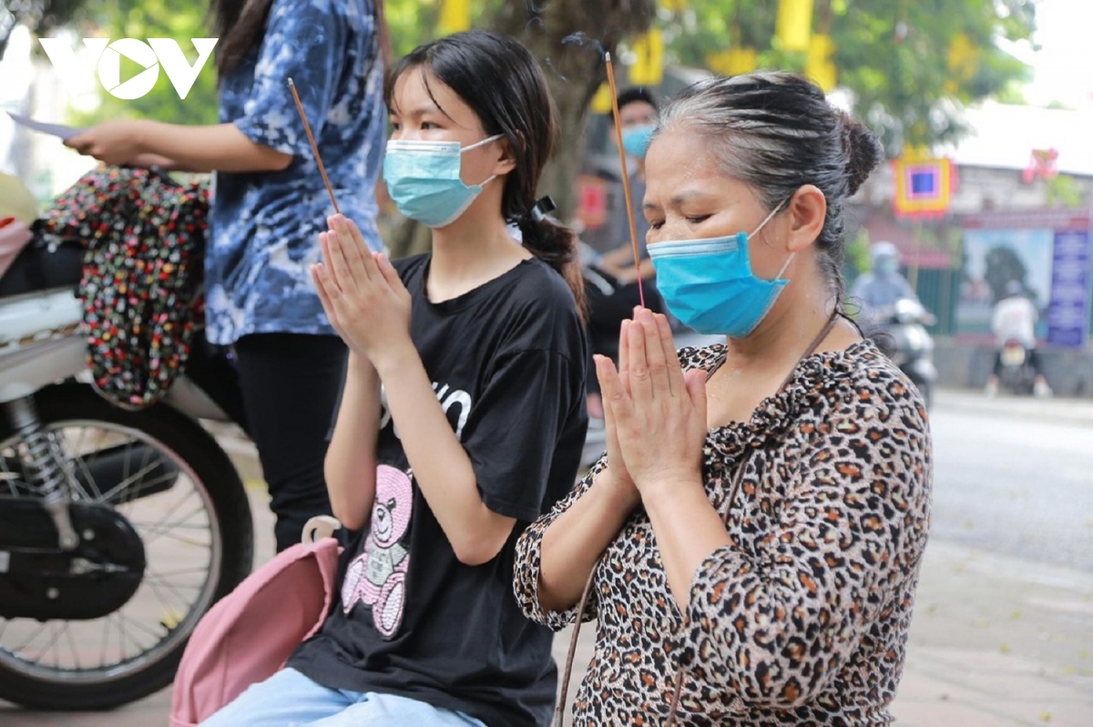 si tu ha noi den van mieu vai vong cau may truoc ky thi cuoi cap quan trong hinh anh 10