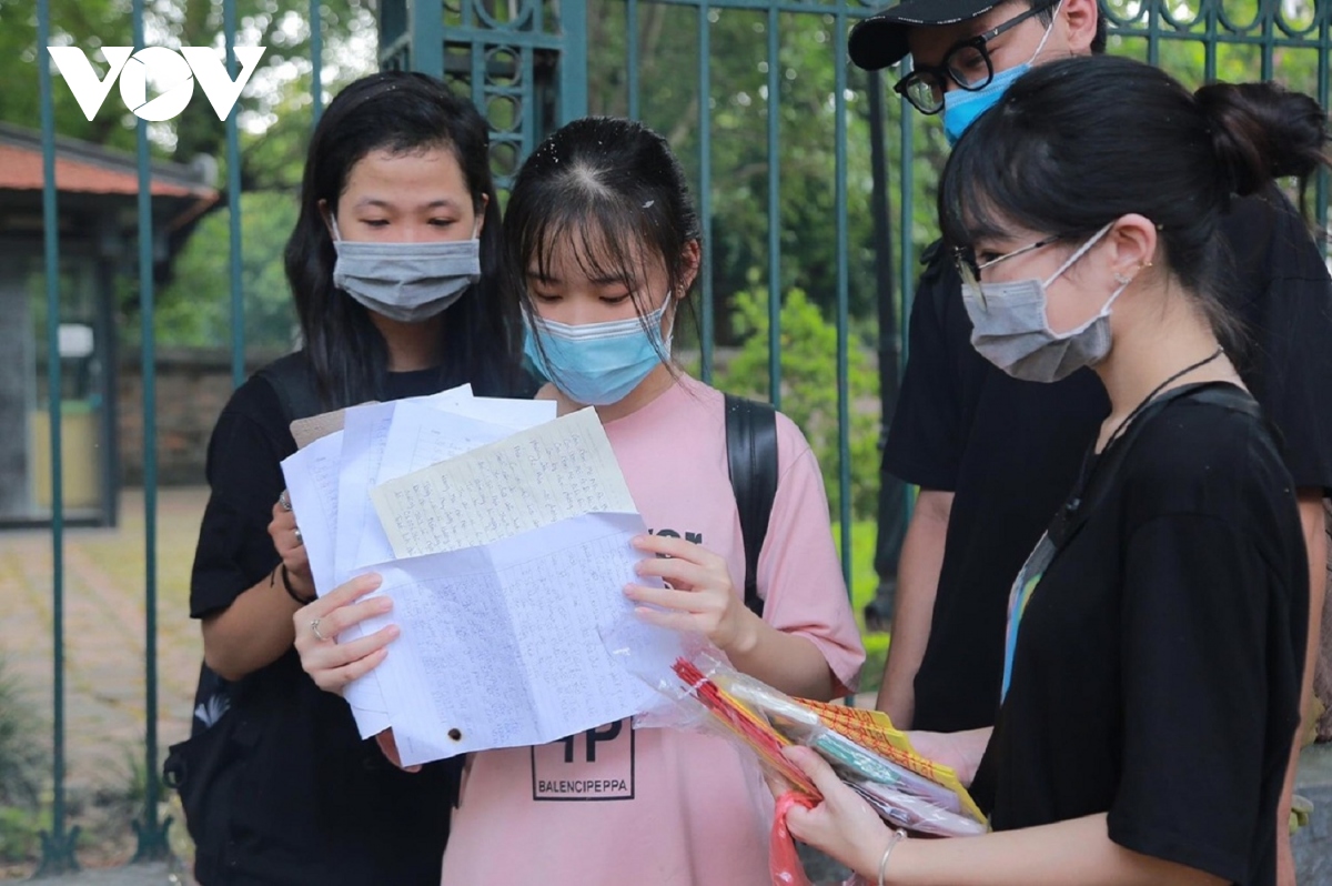 si tu ha noi den van mieu vai vong cau may truoc ky thi cuoi cap quan trong hinh anh 11