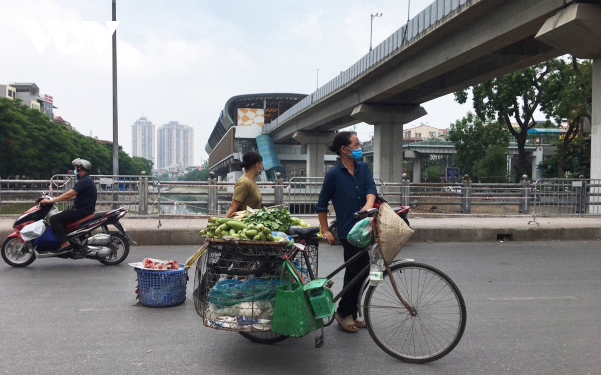 cho coc, cho tam o ha noi van ngang nhien tu hop sau cong dien so 15 hinh anh 10