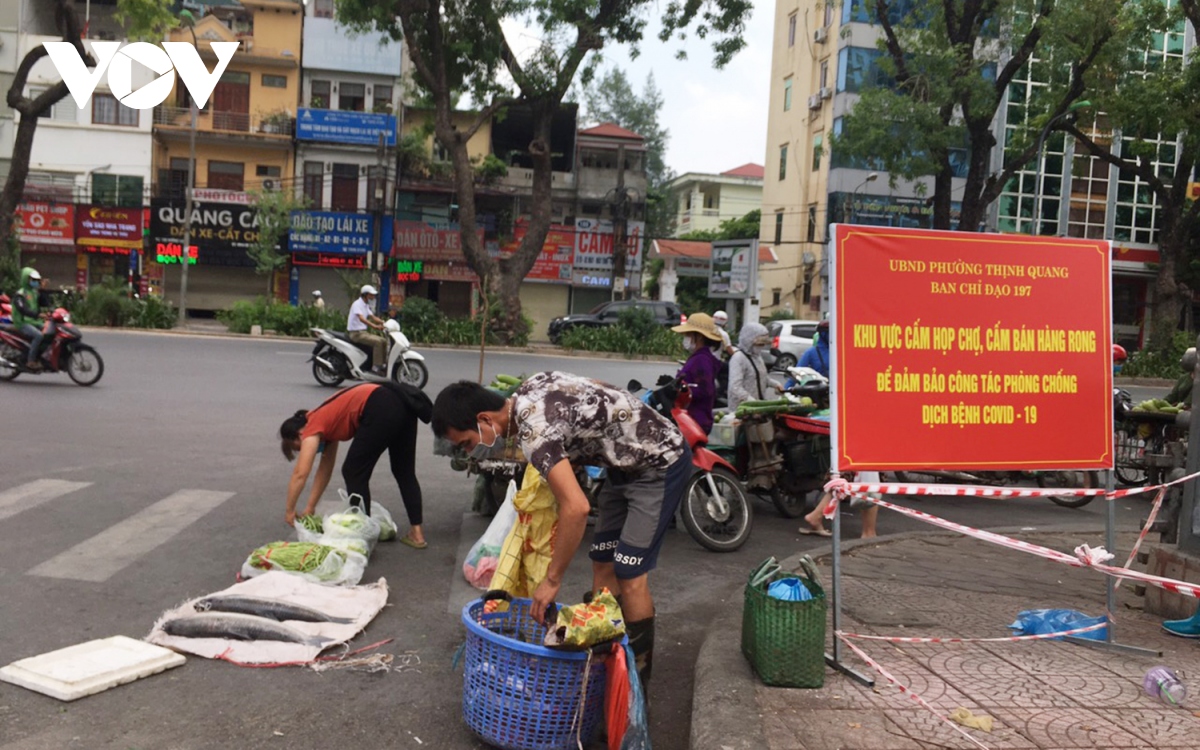 cho coc, cho tam o ha noi van ngang nhien tu hop sau cong dien so 15 hinh anh 8