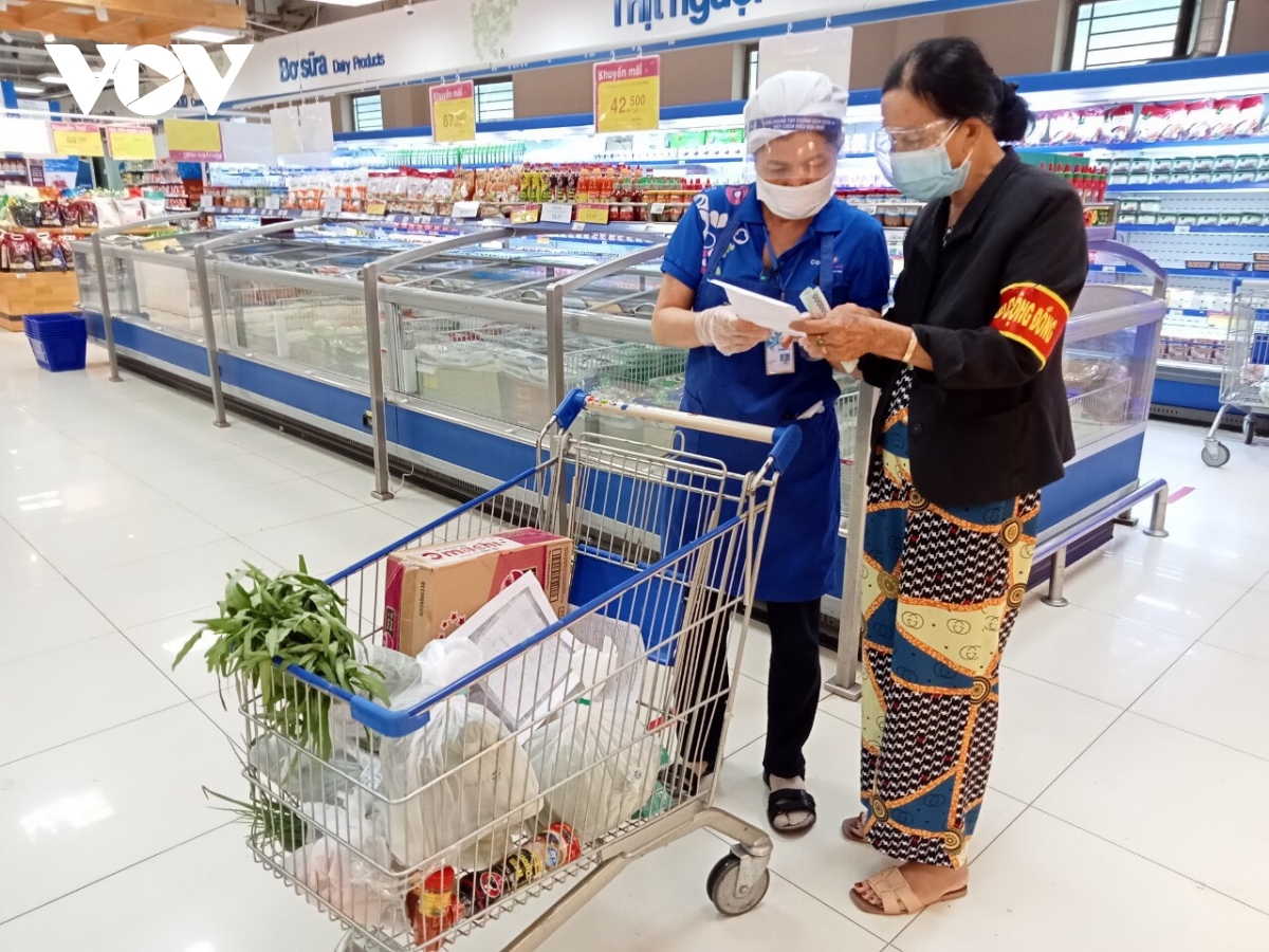 Dak lak hang hoa doi dao, nguoi dan buon ma thuot duoc di cho ho hinh anh 1