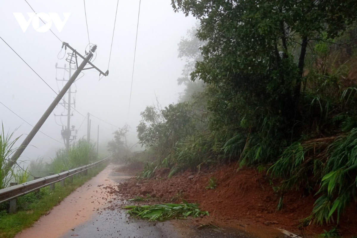 mua lon, sat lo lam te liet nhieu tuyen duong o lai chau hinh anh 1