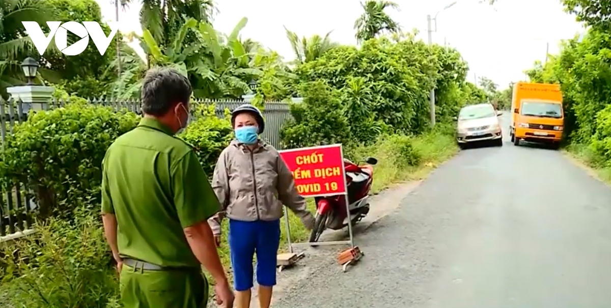 Hơn 300 người cùng tìm kiếm ngư dân mất tích ở Quảng Bình