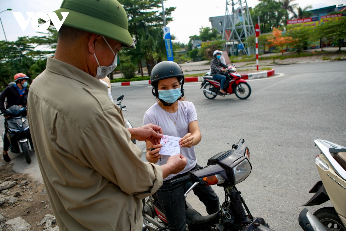 nhieu nguoi dan thu do phai quay ve khi xuat trinh giay di duong nhung khong hop le hinh anh 10