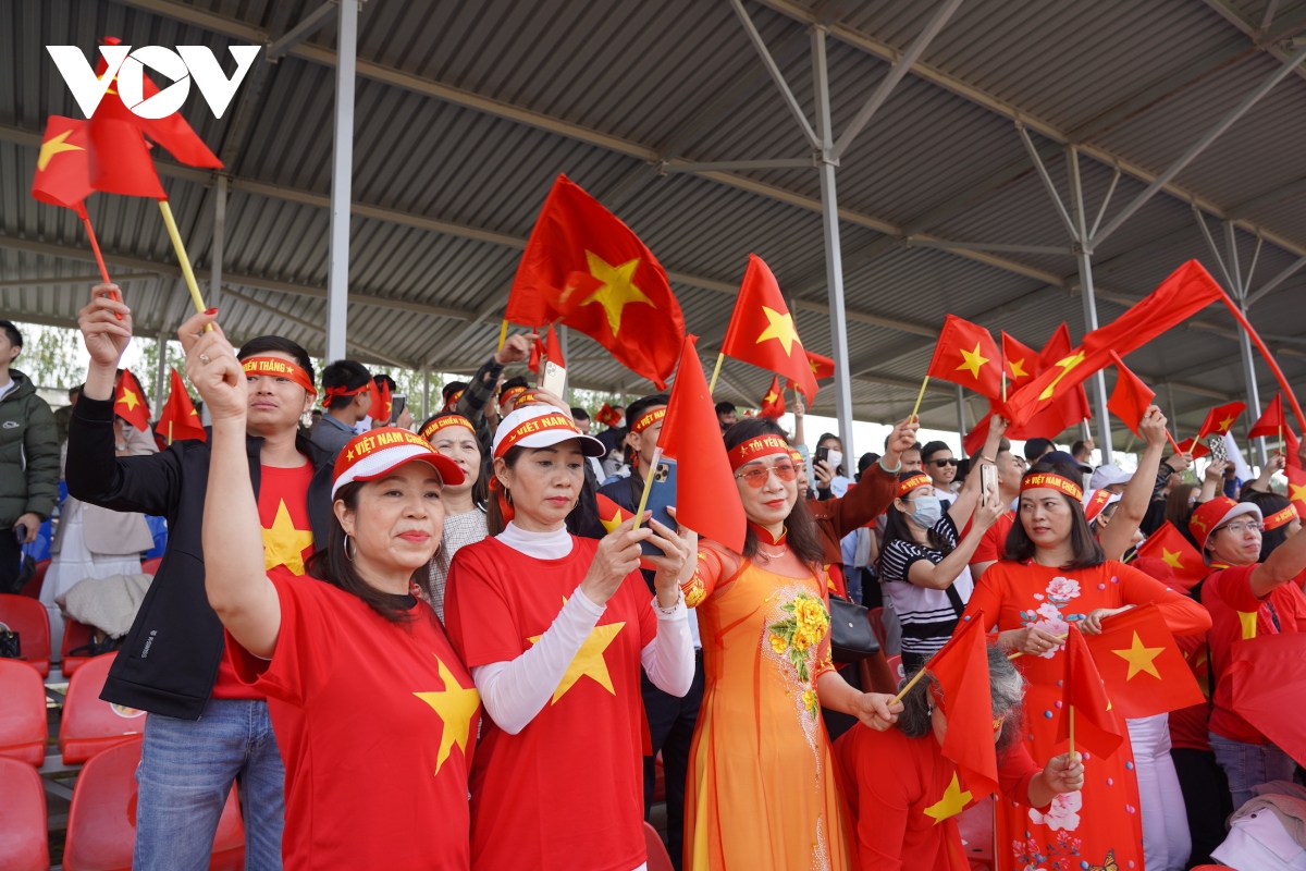nữ khán giả bật khóc cổ vũ đội xe tăng việt nam thi đấu tại army games-2021 hình ảnh 7 nu khan gia bat khoc co vu doi xe tang viet nam thi dau tai army games-2021 hinh anh 7