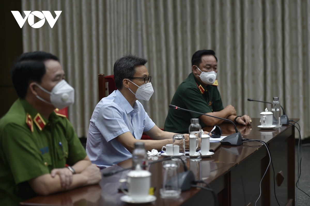 蒸苹果放蜂蜜好还是放冰糖好 蜂蜜蒸苹果好还是冰糖蒸苹果好