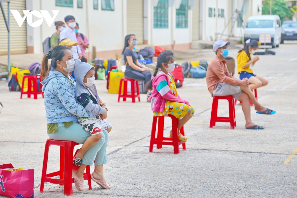 niem vui cua nguoi dan quang nam ve tu tp.hcm hoan thanh cach ly tap trung hinh anh 9