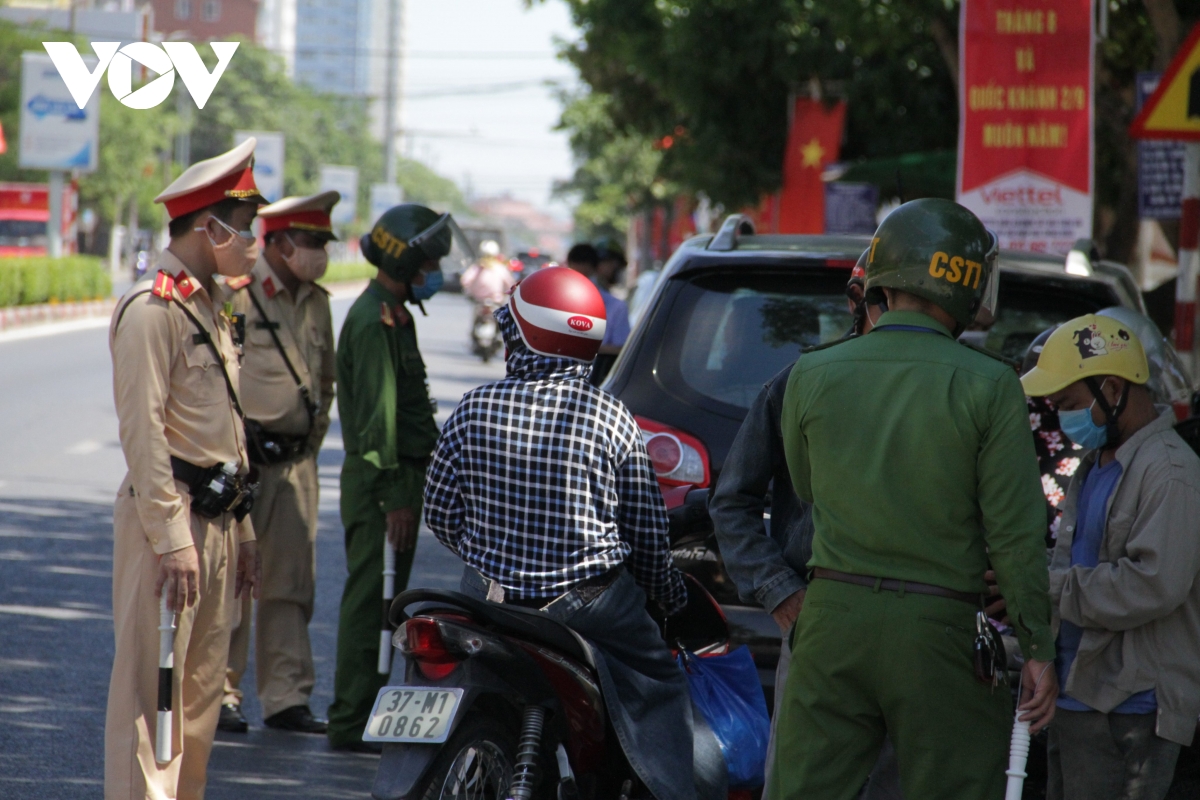 nghe an tang cuong kiem soat, xu phat nguoi trong o cach ly ra duong khi khong can thiet hinh anh 3