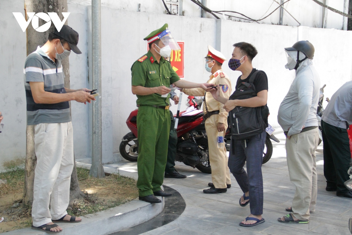 nghe an tang cuong kiem soat, xu phat nguoi trong o cach ly ra duong khi khong can thiet hinh anh 5