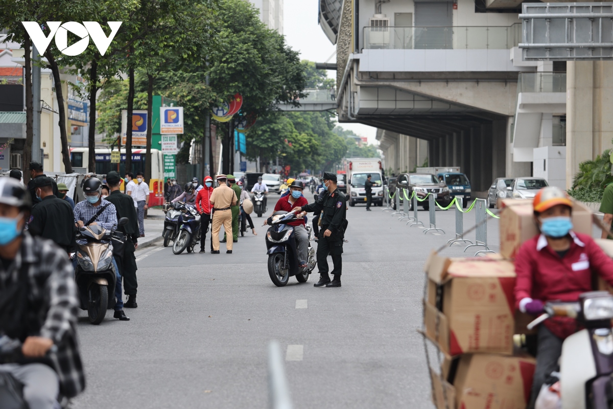 Anh 6 to co dong manh o ha noi xu ly hang loat truong hop vi pham hinh anh 9