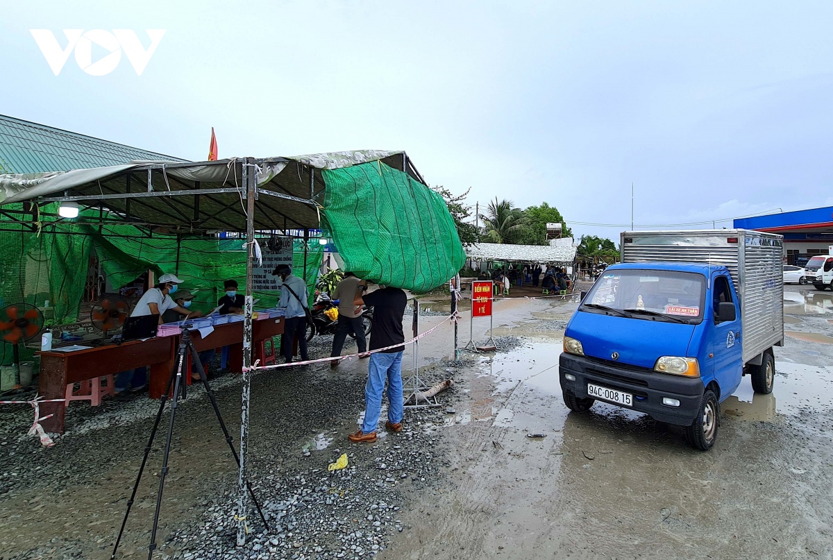 ca mau quyet khong bo quy dinh bat tai xe test lai covid-19 hinh anh 1