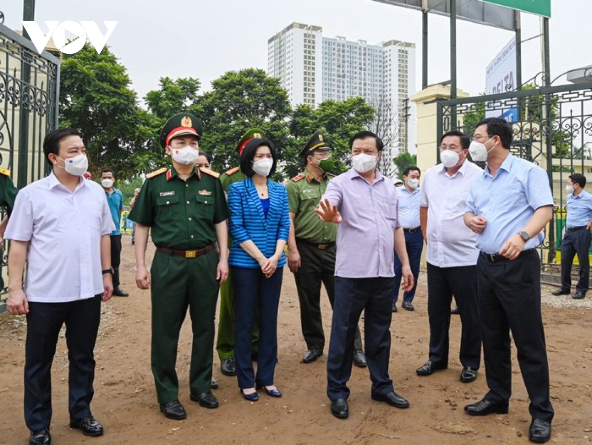 lanh dao ha noi kiem tra, doc thuc cong tac phong chong dich covid-19 hinh anh 1