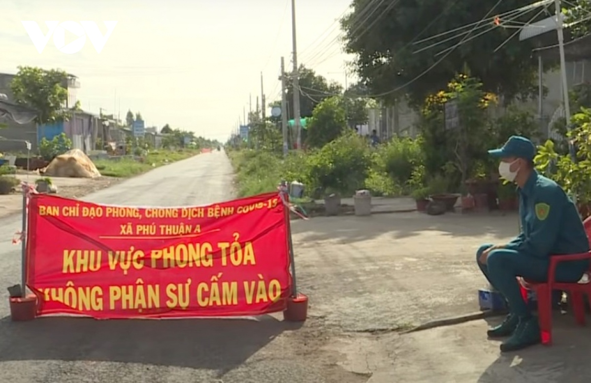 ganh nang de len vai nguoi dan khi gia phan bon tang, gia lua giam hinh anh 1