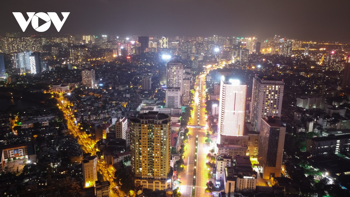 lung linh toi ha noi nhin tu tren cao nhung ngay gian cach xa hoi hinh anh 1