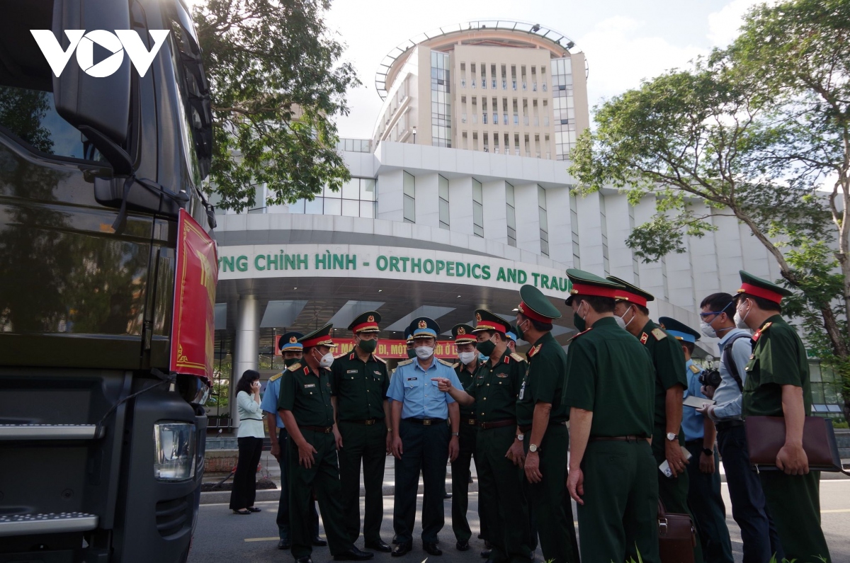 Doan cong tac cua chinh phu, bo quoc phong dong vien luc luong tuyen dau tai tp.hcm hinh anh 3