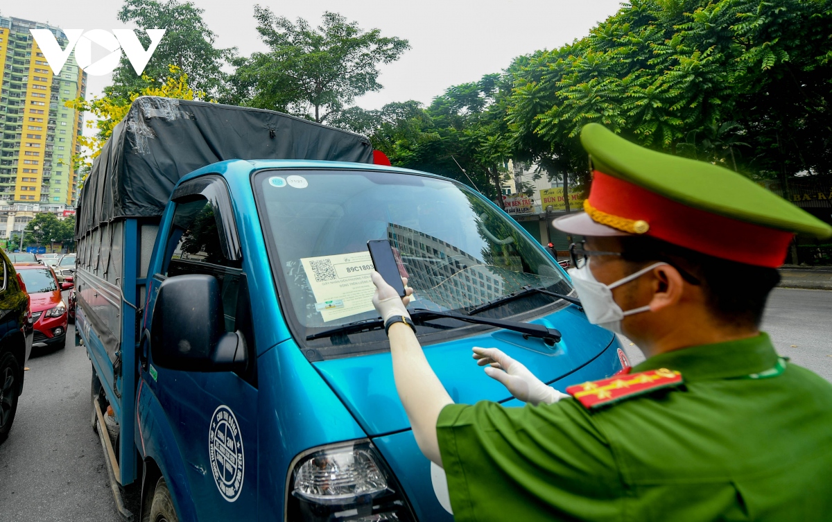 nhieu chot kiem soat o ha noi un u sau khi co quy dinh moi ve giay di duong hinh anh 13