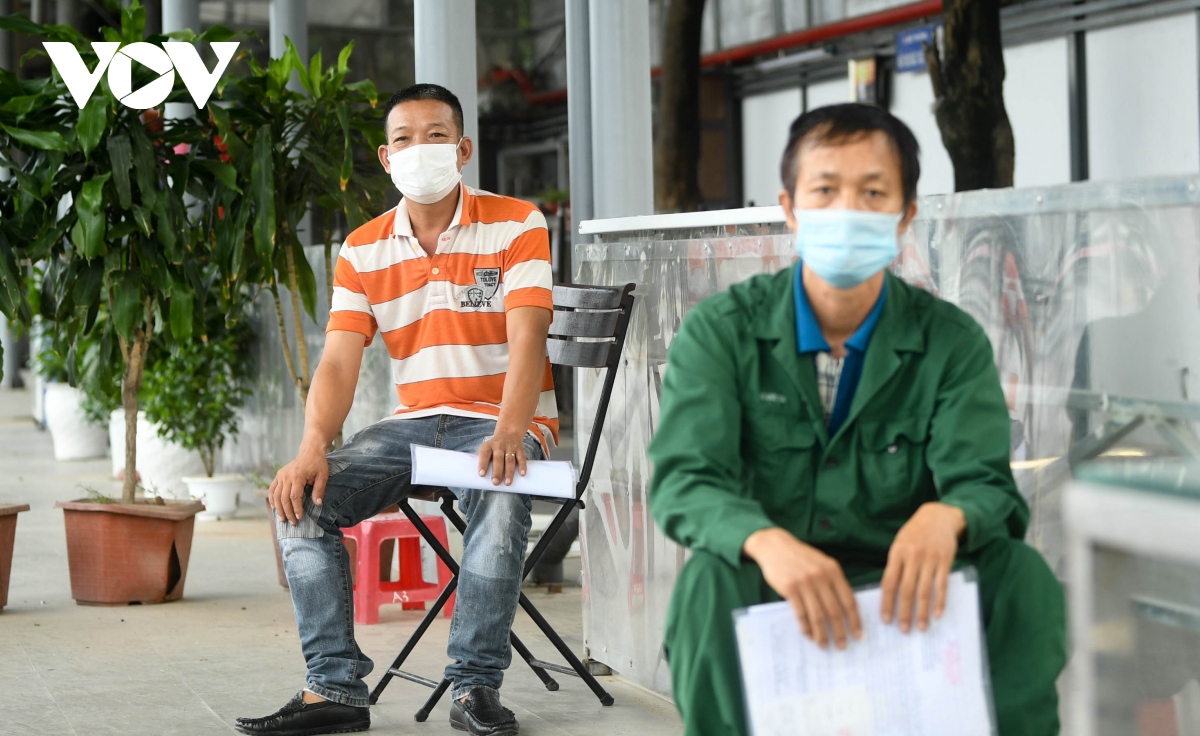 ho tro test nhanh virus sars-cov-2 cho hang loat tai xe luong xanh o ha noi hinh anh 7