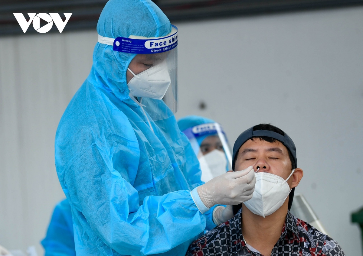 ho tro test nhanh virus sars-cov-2 cho hang loat tai xe luong xanh o ha noi hinh anh 6