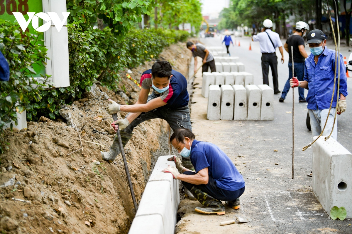 ha noi gap rut xen dai phan cach nhieu tuyen duong lon hinh anh 11