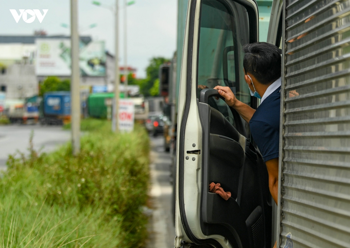 xe luong xanh chon chan hon 3 tieng cho qua chot kiem soat ha noi - vinh phuc hinh anh 6