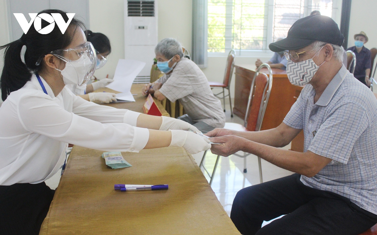 ha noi chi tra tien cho nhung nguoi gap kho khan do dich covid-19 hinh anh 3