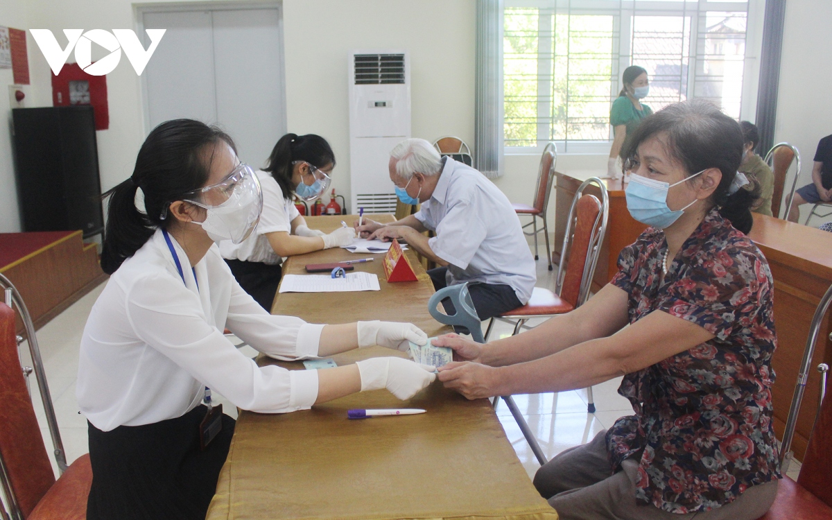 ha noi chi tra tien cho nhung nguoi gap kho khan do dich covid-19 hinh anh 7