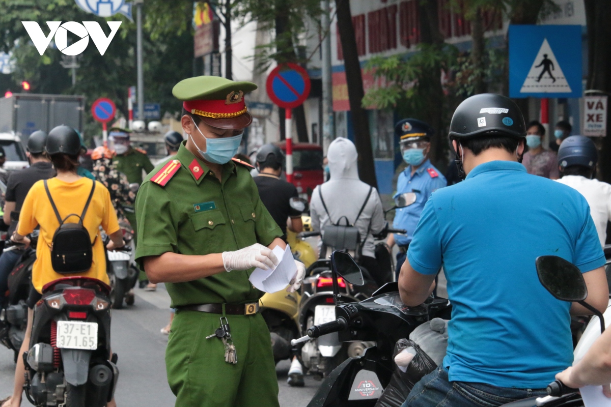 ​Hà Nội xử phạt hơn 800 trường hợp vi phạm giãn cách xã hội