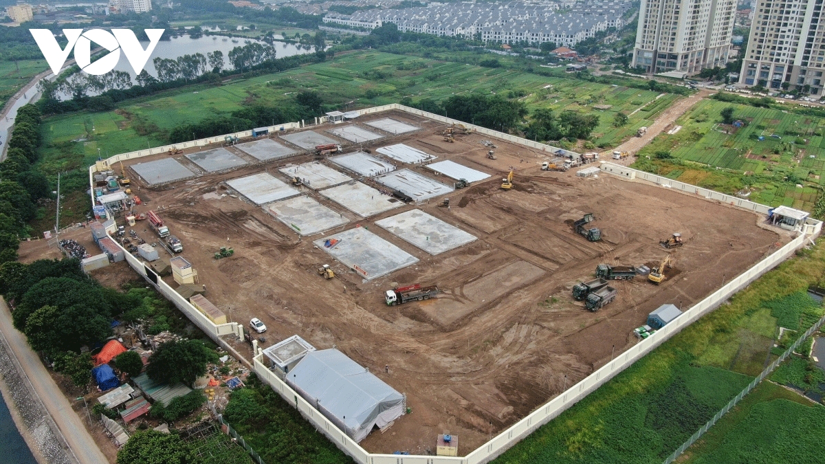 Field hospital for COVID-19 patients takes shape in Hanoi