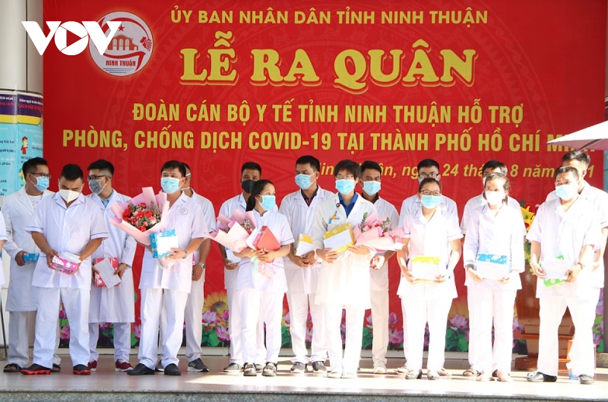 Doan can bo y bac si tiep tuc len duong ho tro tp.hcm, nghe an chong dich covid-19 hinh anh 2