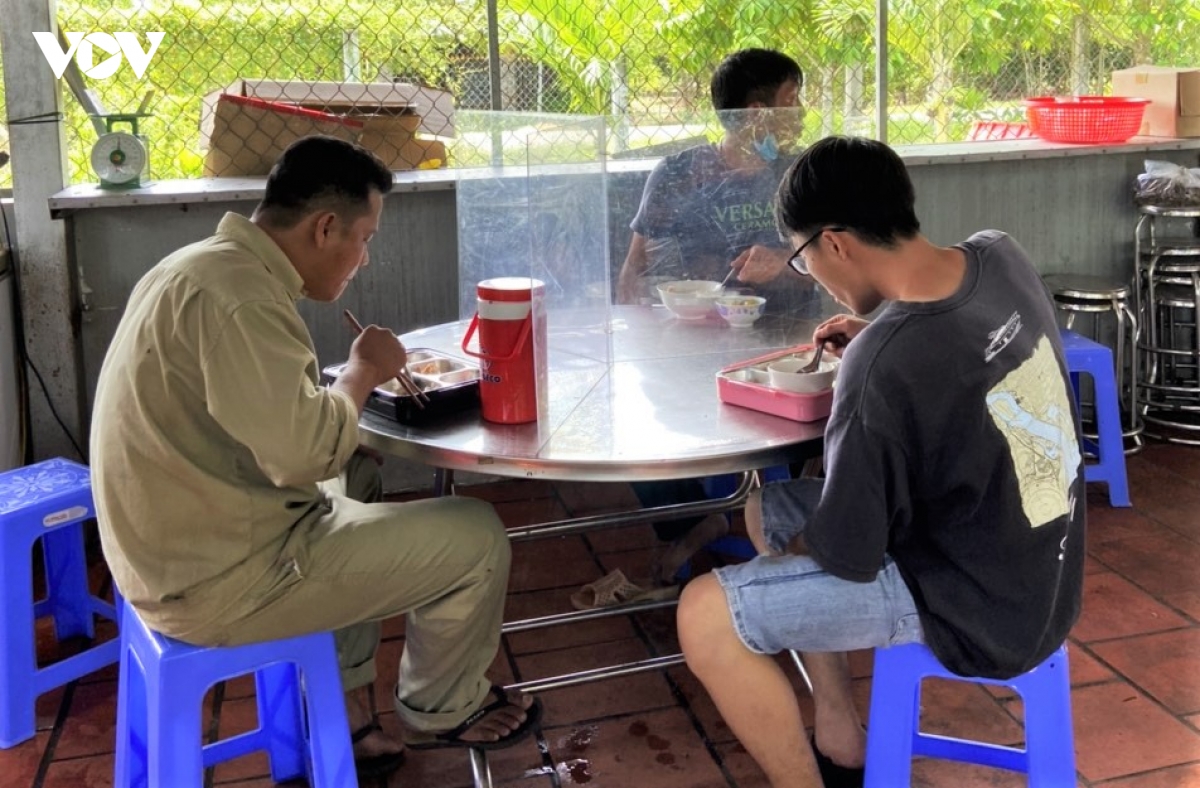 doanh nghiep cham lo cho cong nhan de cung nhau vuot kho hinh anh 2