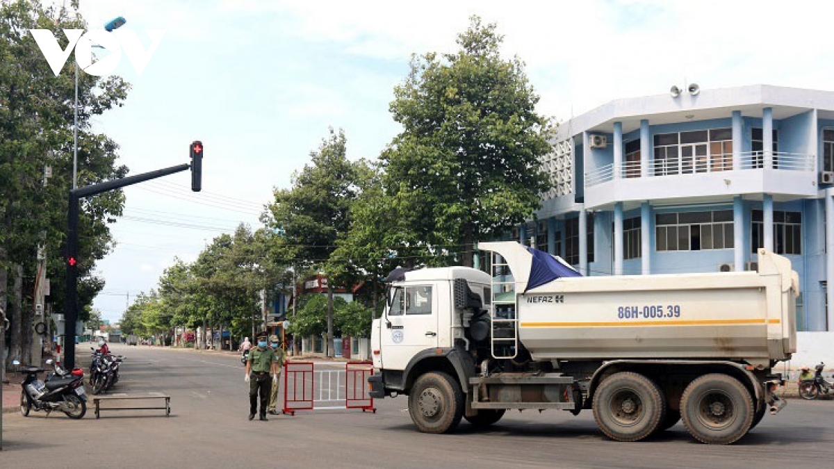 người dân tp.phan thiết không được ra ngoài từ 18h đến 6h sáng hôm sau hình ảnh 1 nguoi dan tp.phan thiet khong duoc ra ngoai tu 18h den 6h sang hom sau hinh anh 1