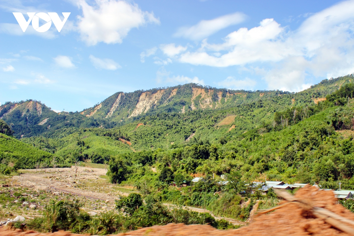 quang nam lam xong nha o cho nguoi dan vung sat lo nui truoc thang 10 hinh anh 2