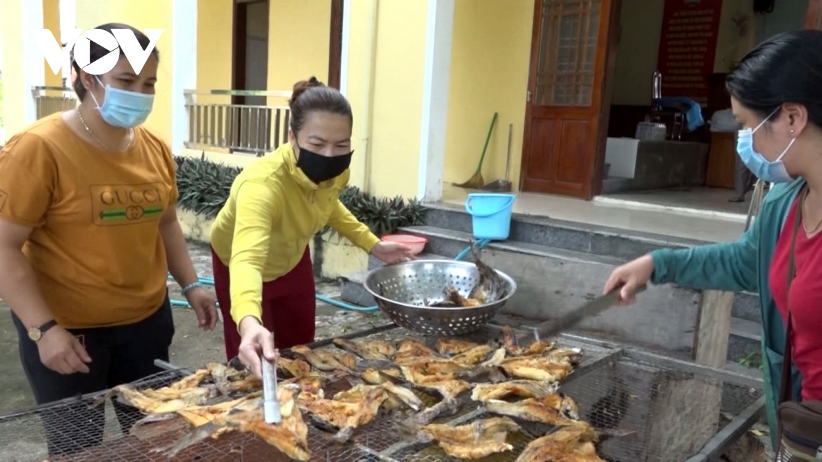 nguoi dan vung sat lo nui quang nam gop nong san gui vao phia nam hinh anh 3