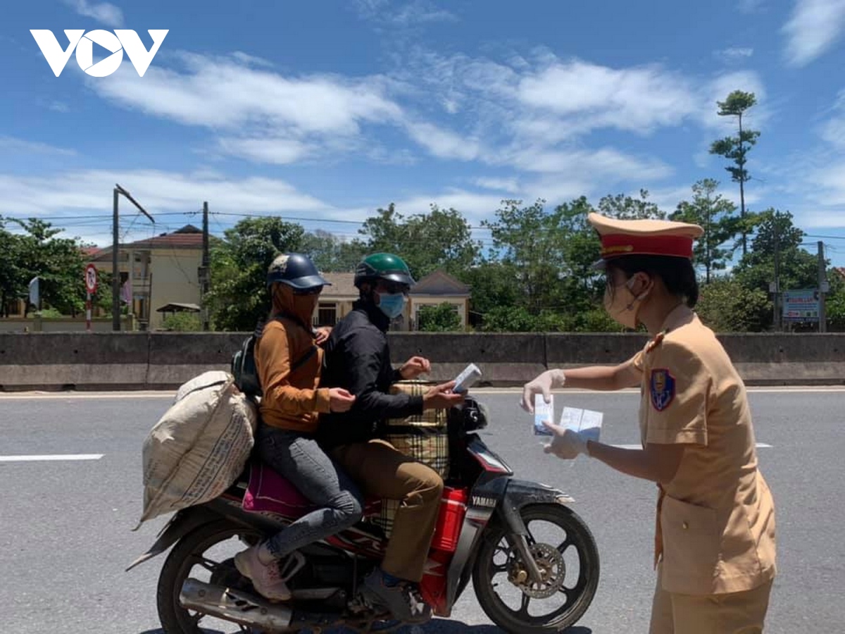 hai vợ chồng đi xe máy từ bình dương về quảng trị có kết quả dương tính sars-cov-2 hình ảnh 3 hai vo chong di xe may tu binh duong ve quang tri co ket qua duong tinh sars-cov-2 hinh anh 3
