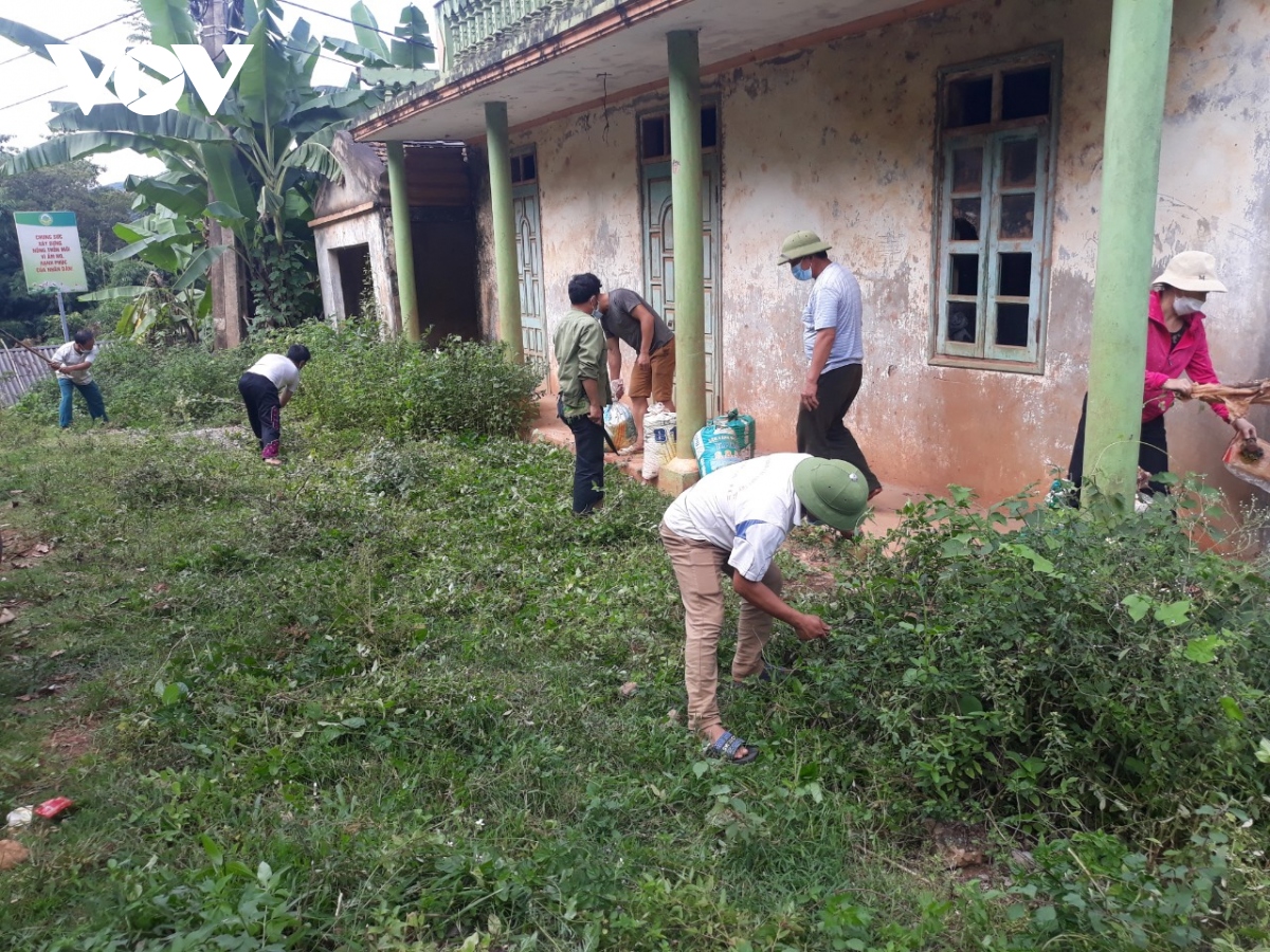 ba con son la sang tao dung nha bat, lan tre lam khu cach ly hinh anh 10