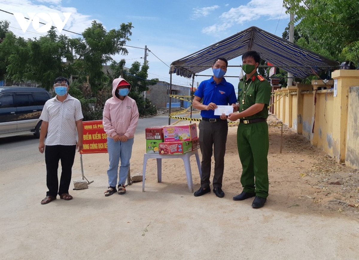 vov trao qua cho cuu chien binh, chot phong dich covid-19 o ninh thuan hinh anh 2