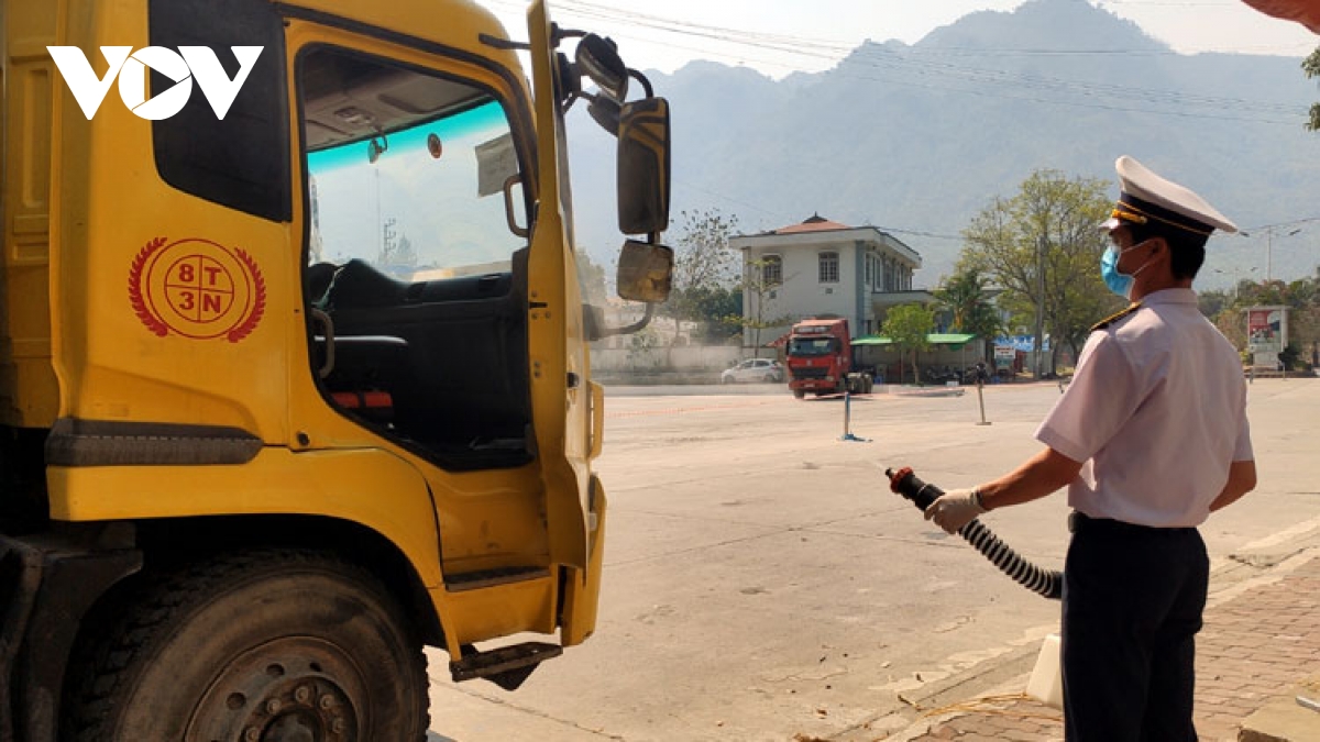 Bộ Công Thương cùng Lạng Sơn xử lý ùn ứ hàng hóa tại cửa khẩu Tân Thanh