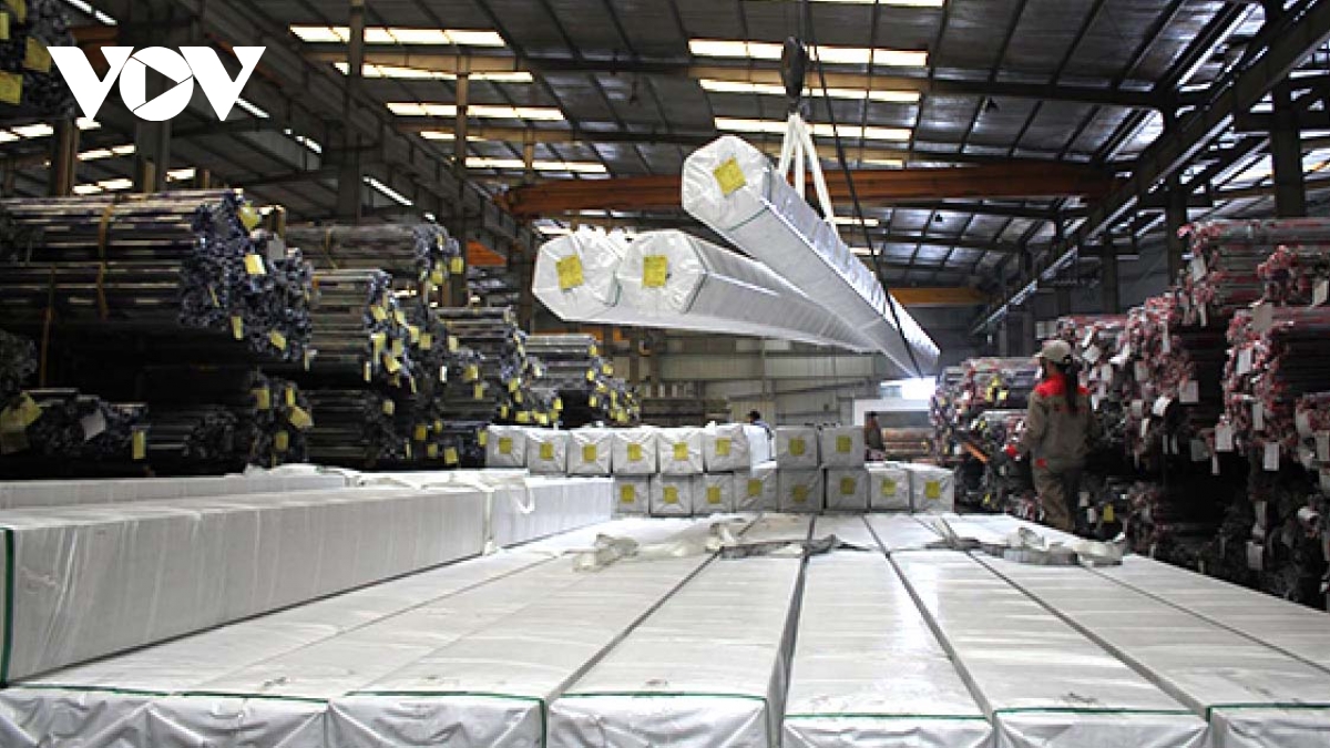Businesses seek measures to live safely with pandemic in long-run