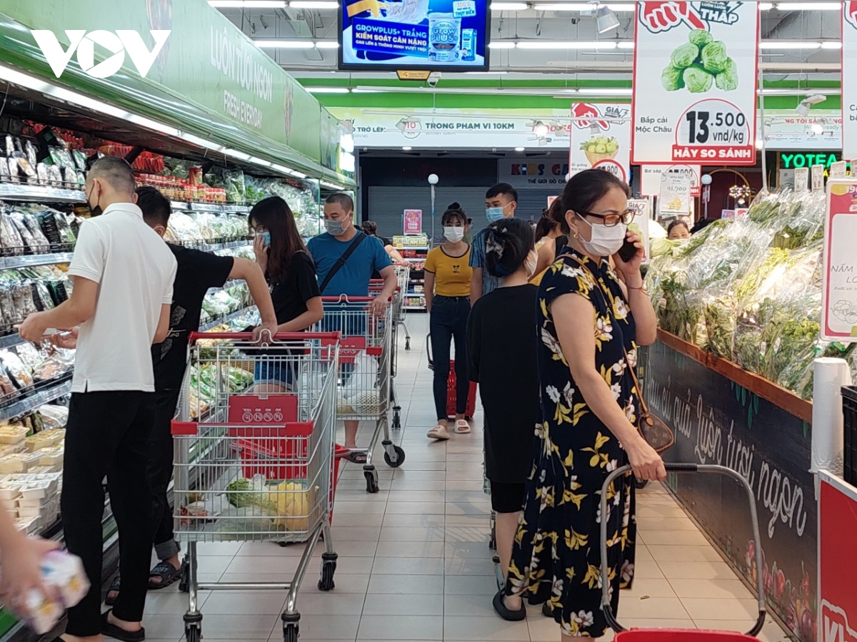 nhieu sieu thi o ha noi dong duc tro lai, kho dam bao gian cach phong chong dich hinh anh 2